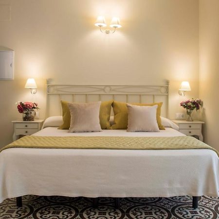 Hostal Boutique Casa La Laja Chiclana de la Frontera Bagian luar foto